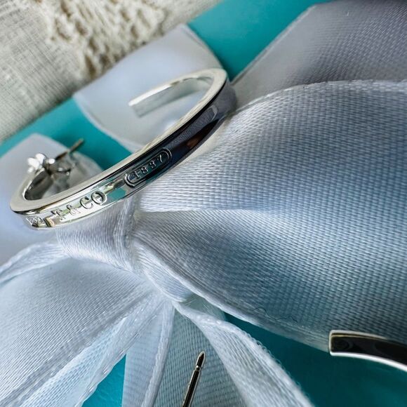 Tiffany & Co 1837 Hoop Earrings in Silver, Medium - Picture 4 of 7